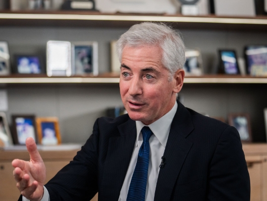 Read more about the article Miliarder Bill Ackman Donasi ke Agen ICE, Picu Perdebatan soal Filantropi