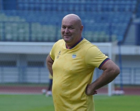 Read more about the article Persib Bandung Tangguh di Putaran Pertama, Bojan Hodak Tetap Pasang Rem Evaluasi