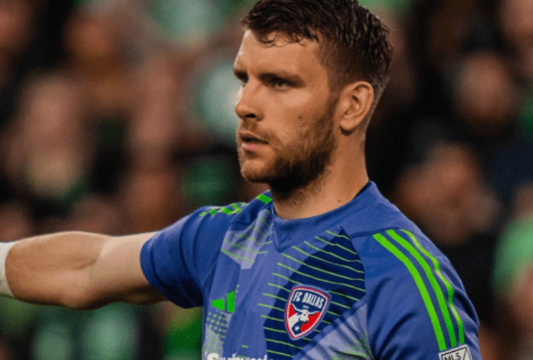 Read more about the article Ajax Amsterdam Resmi Datangkan Kiper Timnas Indonesia Maarten Paes Senilai Rp17 Miliar