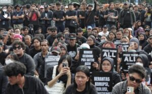 Read more about the article Aksi Kamisan Suarakan Keadilan HAM, Sekaligus Jaga Kebersihan Lingkungan