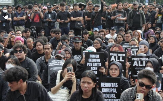 Read more about the article Aksi Kamisan Suarakan Keadilan HAM, Sekaligus Jaga Kebersihan Lingkungan