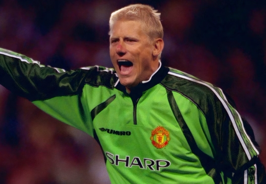 Read more about the article Peter Schmeichel Kecam Ego Manchester United Usai Pemecatan Ruben Amorim