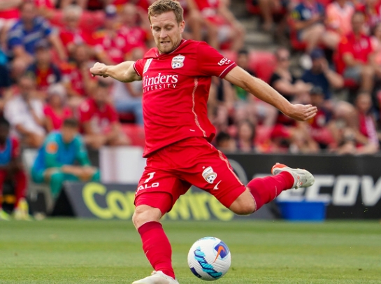 Read more about the article Adelaide United Raih Kemenangan Dramatis di Waktu Tambahan atas Melbourne Victory dalam Laga Rivalitas Asli